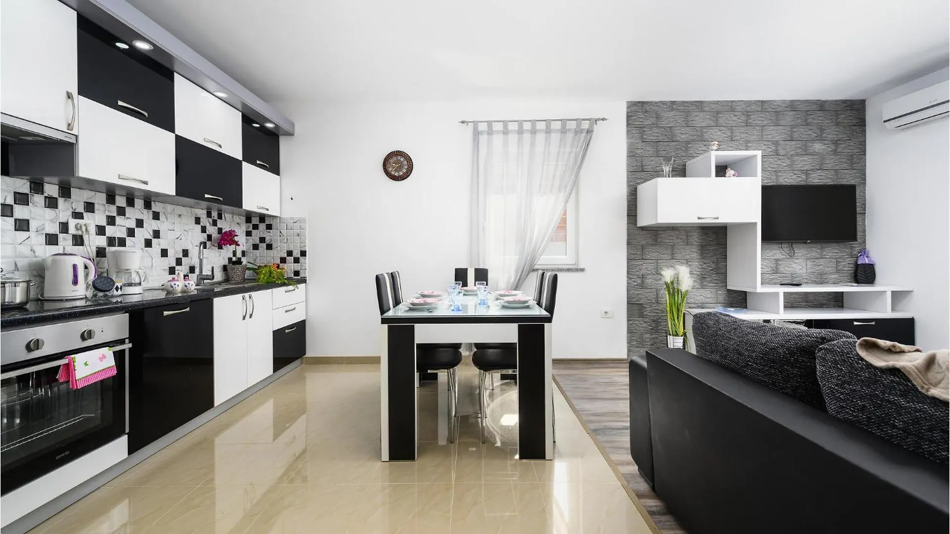 Four-Bedroom Holiday Home In Rovinjsko Selo