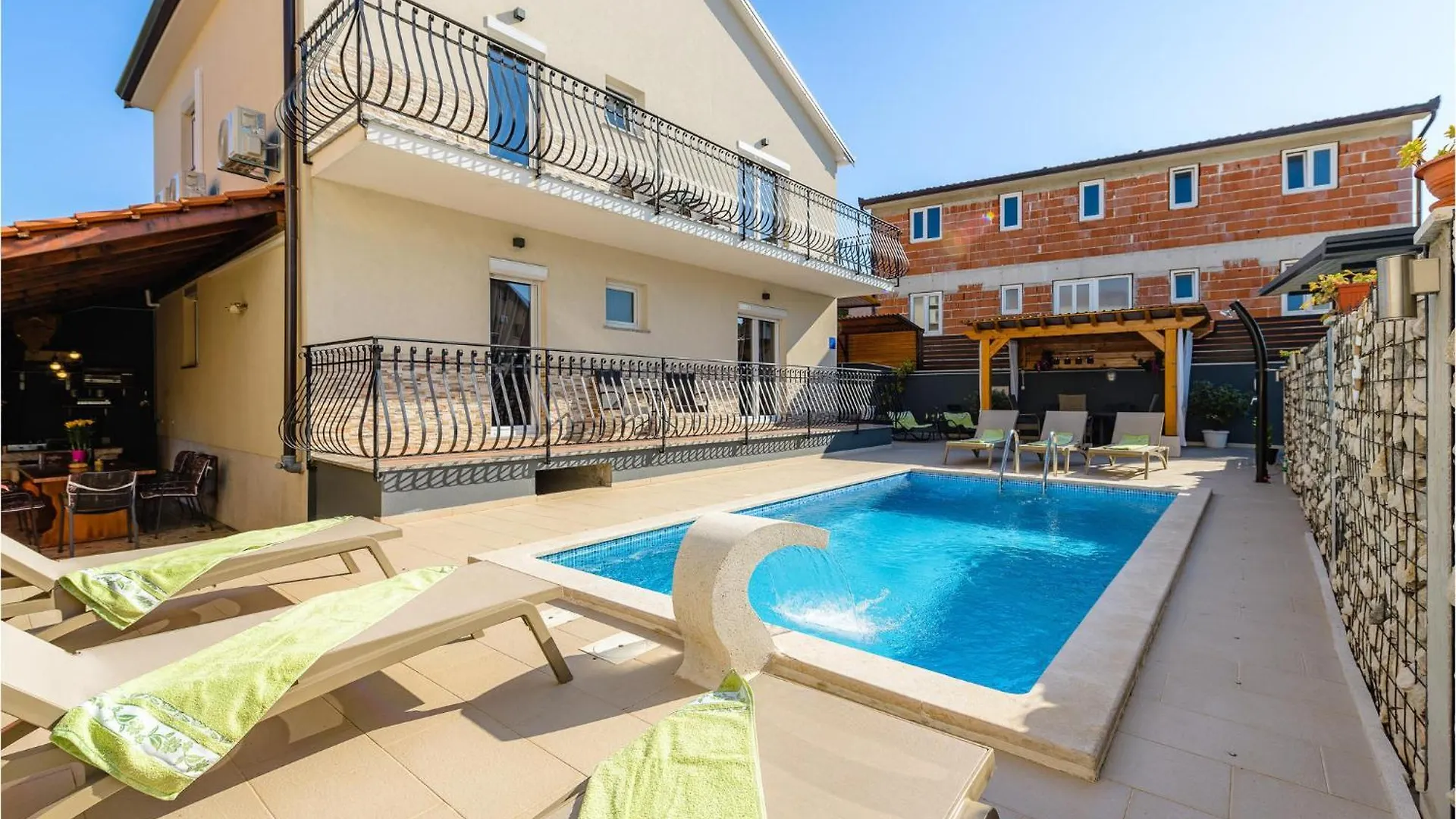 Four-Bedroom Holiday Home In Rovinjsko Selo