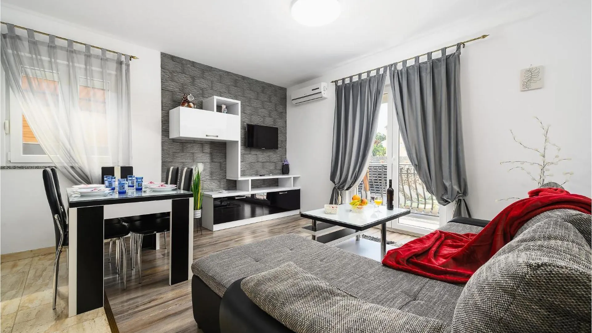 Four-Bedroom Holiday Home In Rovinjsko Selo