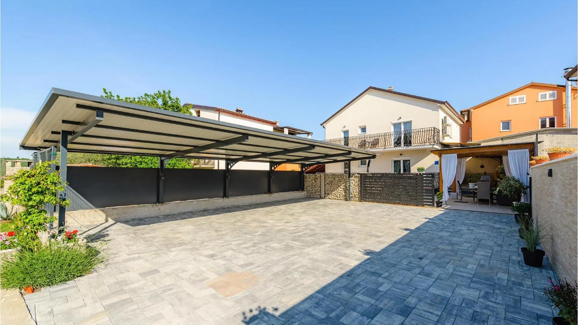 Four-Bedroom Holiday Home In Rovinjsko Selo